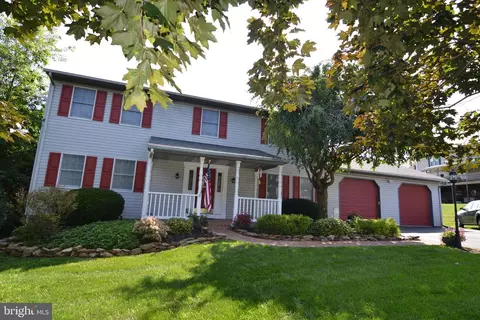 203 Navajo Dr, Red Lion, PA 17356