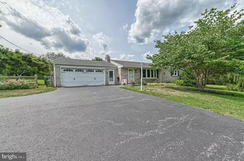 1180 Hoff Rd, Hanover, PA 17331