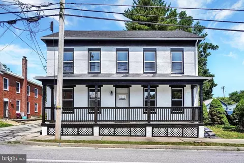 22 York St, Spring Grove, PA 17362