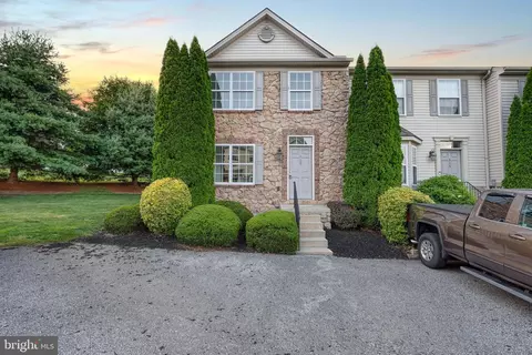 313 Royal Dr, Manchester, PA 17345