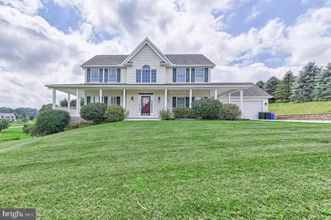 55 Salt Lake Cir, Fawn Grove, PA 17321