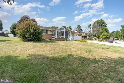 19 E Greenhouse Rd, Dillsburg, PA 17019
