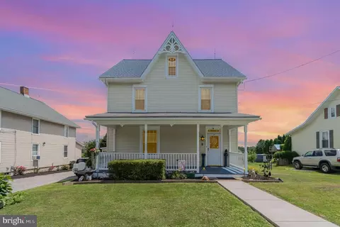33 Morris Ave, Fawn Grove, PA 17321