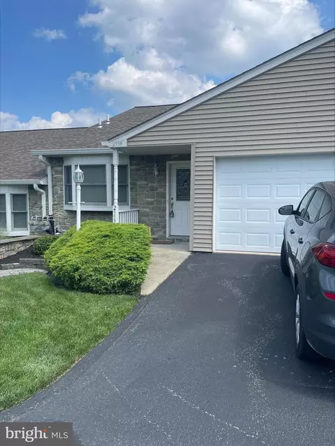 2559 Pin Oak Dr #116, York, PA 17406