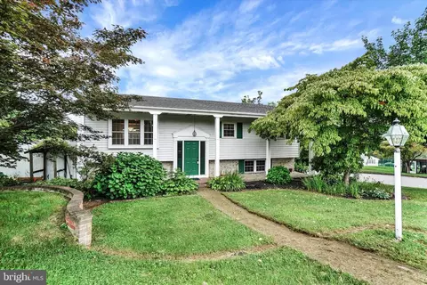 140 E King St, Dallastown, PA 17313