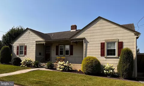 102 S Beaver St, Dillsburg, PA 17019