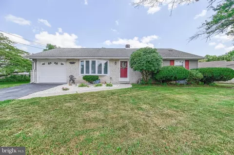 456 Leaman Ln, York, PA 17406