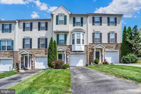 245 Bruaw Dr, York, PA 17406