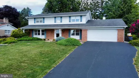 240 Rhonda Dr, York, PA 17408