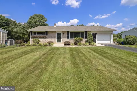 4253 Livingstone Dr, York, PA 17402