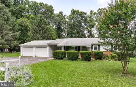 205 Old Quaker Rd, Etters, PA 17319
