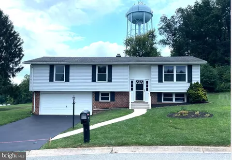 740 Franlyn Dr, Dallastown, PA 17313
