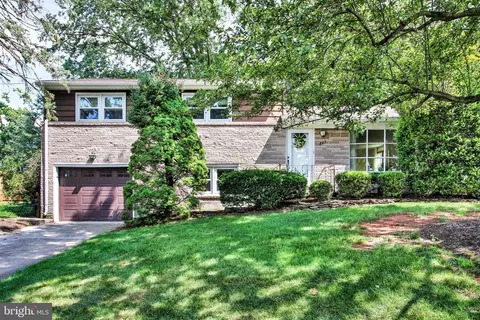 263 S 6th St, Mount Wolf, PA 17347