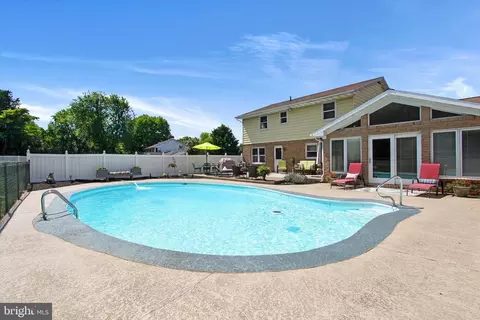 121 Valley View Dr, Hanover, PA 17331