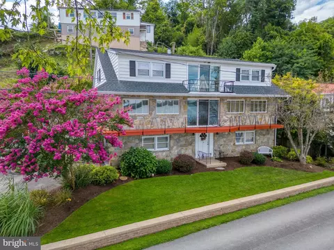 40 Boathouse Rd, Wrightsville, PA 17368
