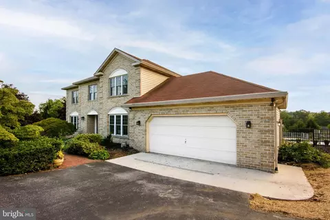 105 Bramblewood Ln, Lewisberry, PA 17339