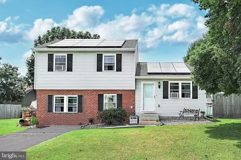 3570 Chickadee Dr, Dover, PA 17315
