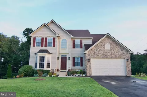 445 Lakeview Dr, Spring Grove, PA 17362