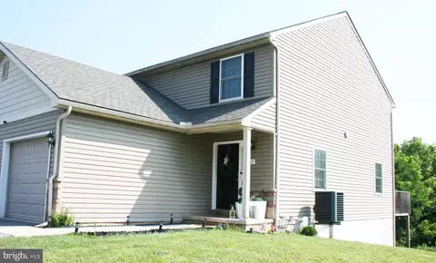 465 Kentwell Dr, York, PA 17406