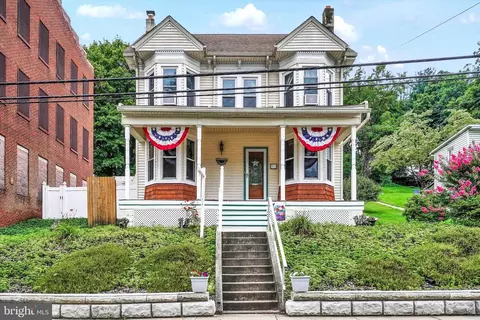 99 W Main St, Windsor, PA 17366