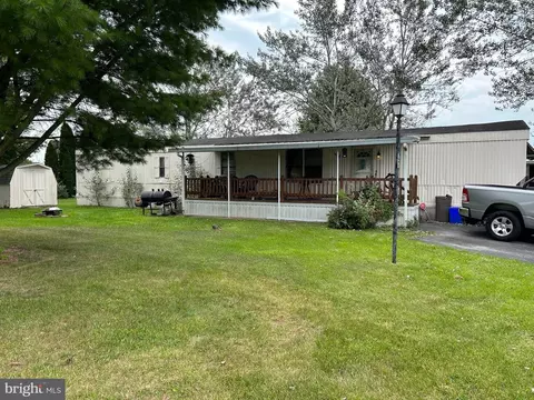 136 Meadowview Dr, Dover, PA 17315