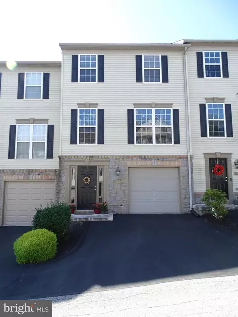 2704 Equestrian Dr #128, York, PA 17402