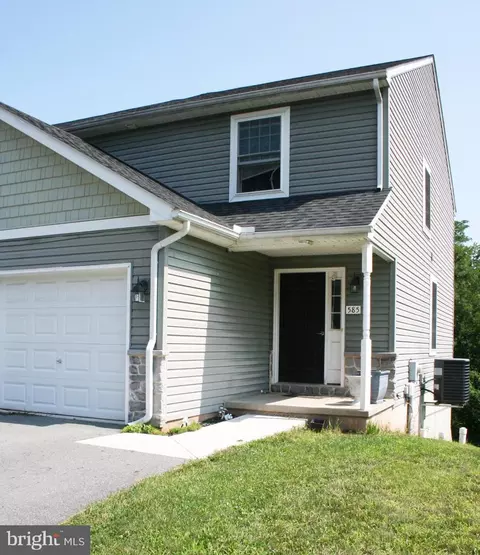 585 Kentwell Dr, York, PA 17406