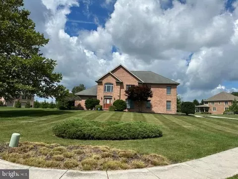 381 Thornhill Dr, Hanover, PA 17331