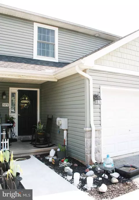 575 Kentwell Dr, York, PA 17406