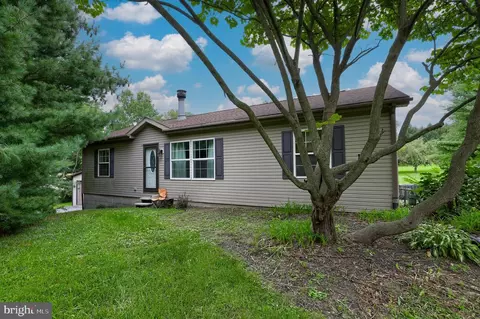 30 Park St, Manchester, PA 17345