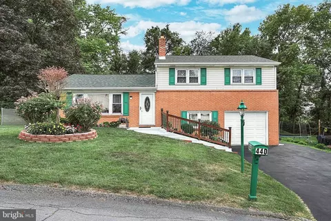440 Skyview Dr, York, PA 17406