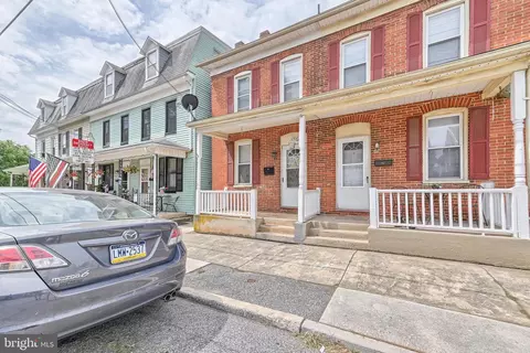 64 S East St, Spring Grove, PA 17362