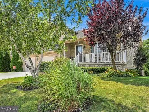 428 Clover St, Etters, PA 17319