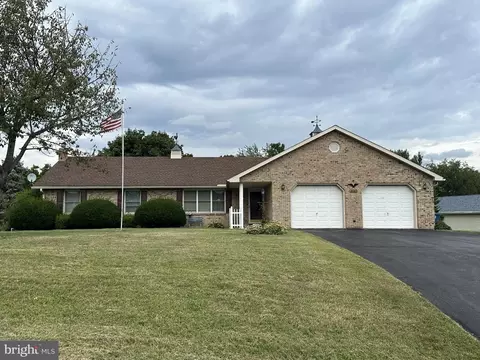 2041 Slagel Rd, Spring Grove, PA 17362
