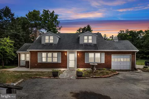 30 Maple Rd, York, PA 17403