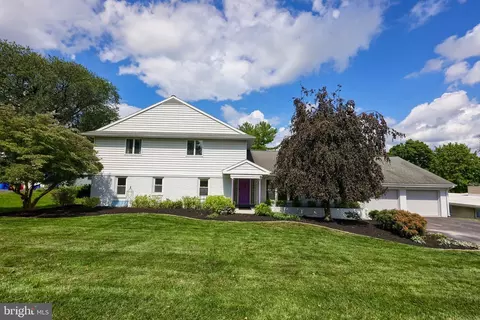 145 S Strathcona Dr, York, PA 17403