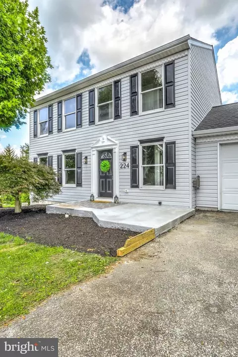 224 N Walnut St, Glen Rock, PA 17327