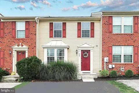 745 Blossom Dr, Hanover, PA 17331