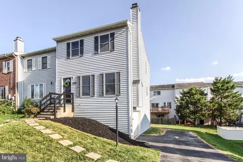 63 Persian Lilac Dr, Etters, PA 17319