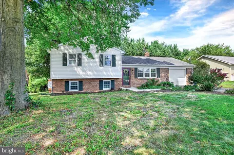 5 Narrow Rd, Hanover, PA 17331