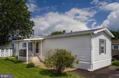 306 Blue Jay Dr, Red Lion, PA 17356