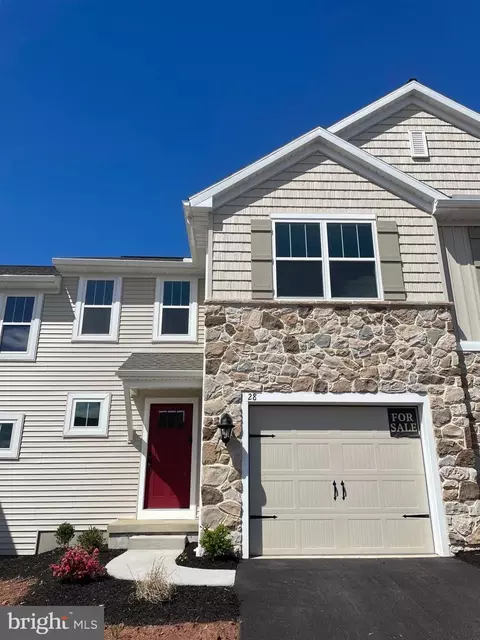 28 Fargreen Ct, Etters, PA 17319