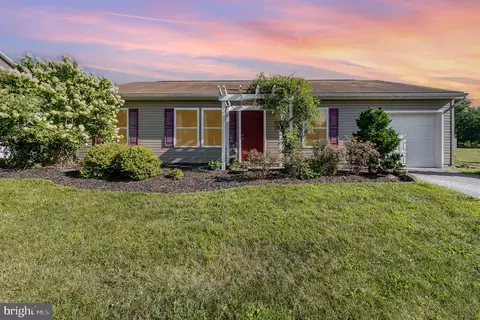 370 Hemlock Ln, Etters, PA 17319