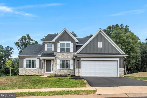 190 Red Maple Dr, Etters, PA 17319