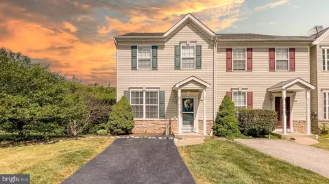 381 Bruaw Dr, York, PA 17406
