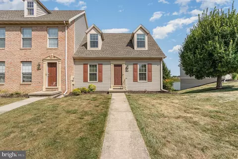 153 Crown Pointe Dr, York, PA 17402