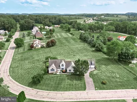 2287 Fox Chase Dr, Hanover, PA 17331