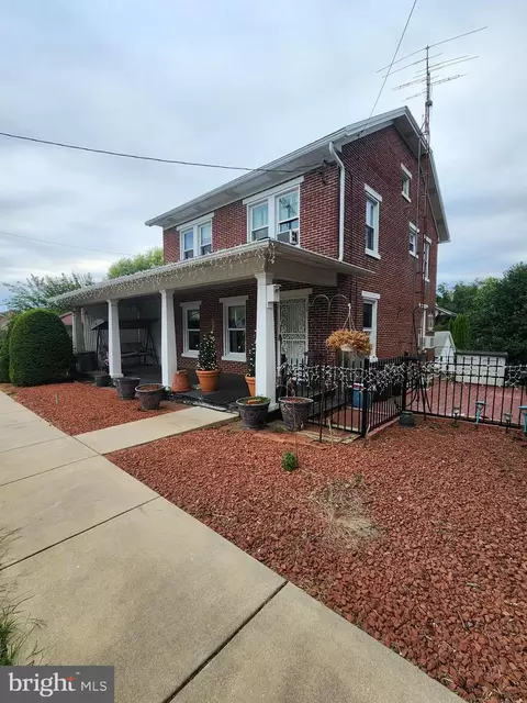 74 Main St, Yorkana, PA 17406