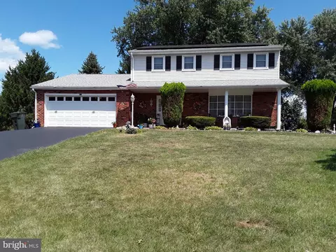 4441 N Webster Dr N, York, PA 17402