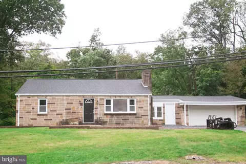 1655 Old Trail Rd, Etters, PA 17319